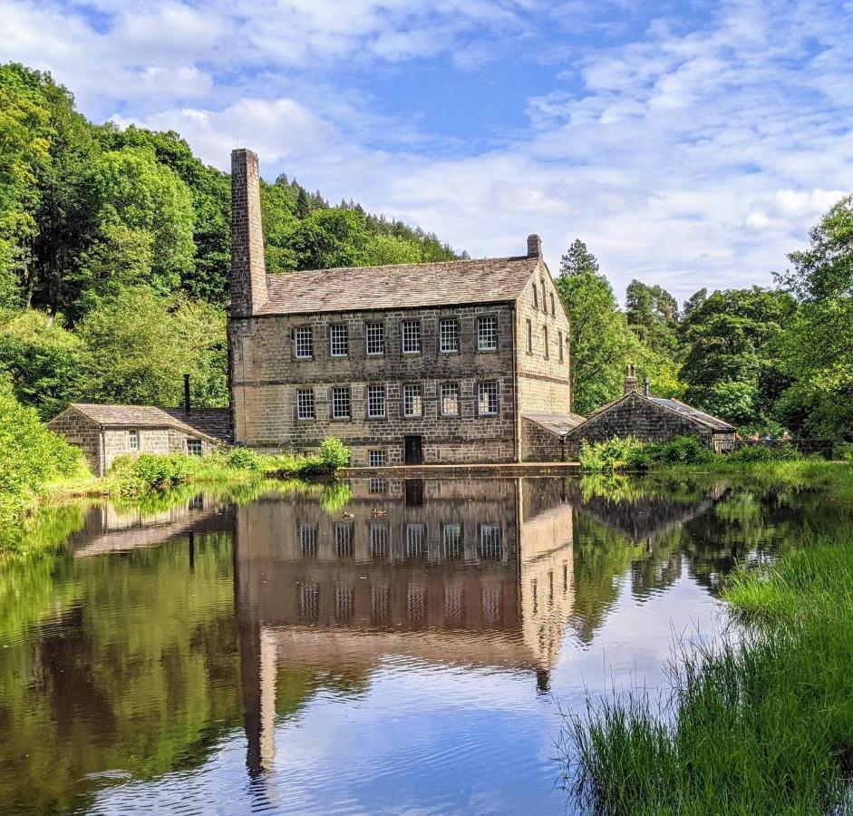 Nutclough Cottage - Log Fire And Valley View - Sleeps 2 Hebden Bridge Exterior photo
